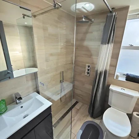 Bright 2 Bedroom Flat With Patio 10 Min To Camden Market London Exterior photo