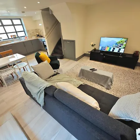 Bright 2 Bedroom Flat With Patio 10 Min To Camden Market London Exterior photo